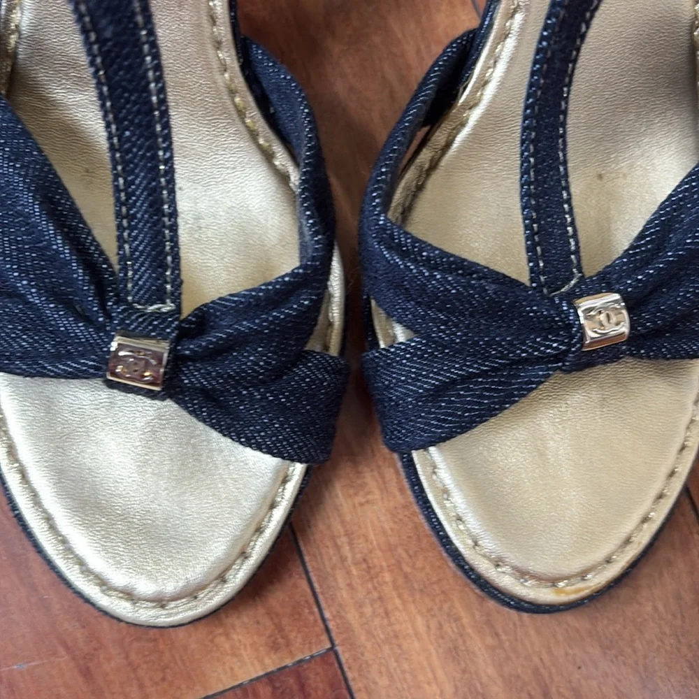 Authentic Chanel dark denim heels - Picture 8 of 9